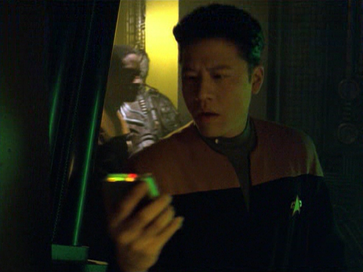 ariane179254_StarTrekVoyager_5x15_5x16_DarkFrontier_1765.jpg