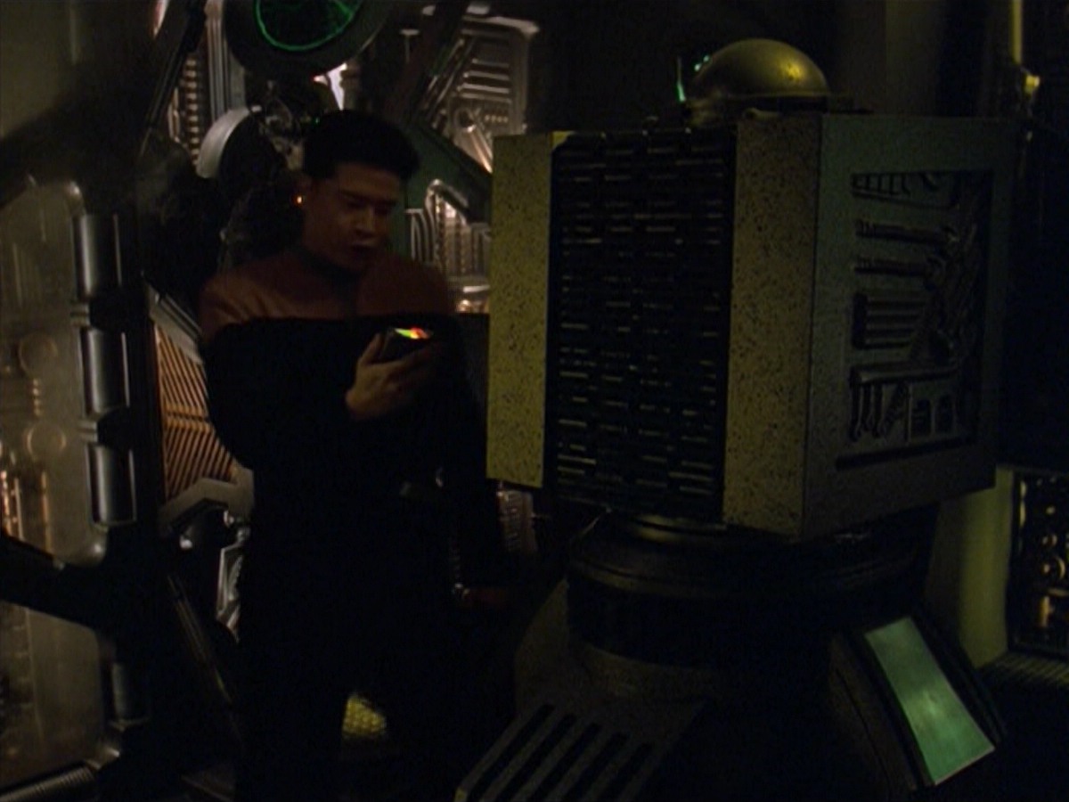 ariane179254_StarTrekVoyager_5x15_5x16_DarkFrontier_1777.jpg