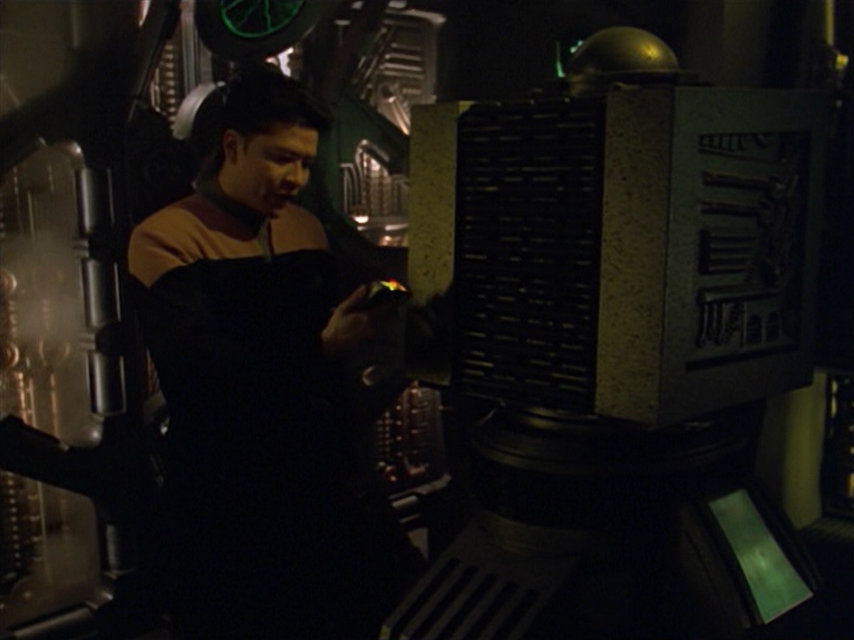 ariane179254_StarTrekVoyager_5x15_5x16_DarkFrontier_1778.jpg