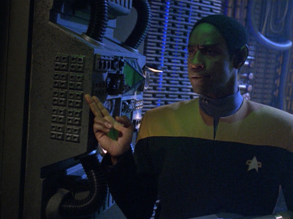 ariane179254_StarTrekVoyager_5x15_5x16_DarkFrontier_1782.jpg