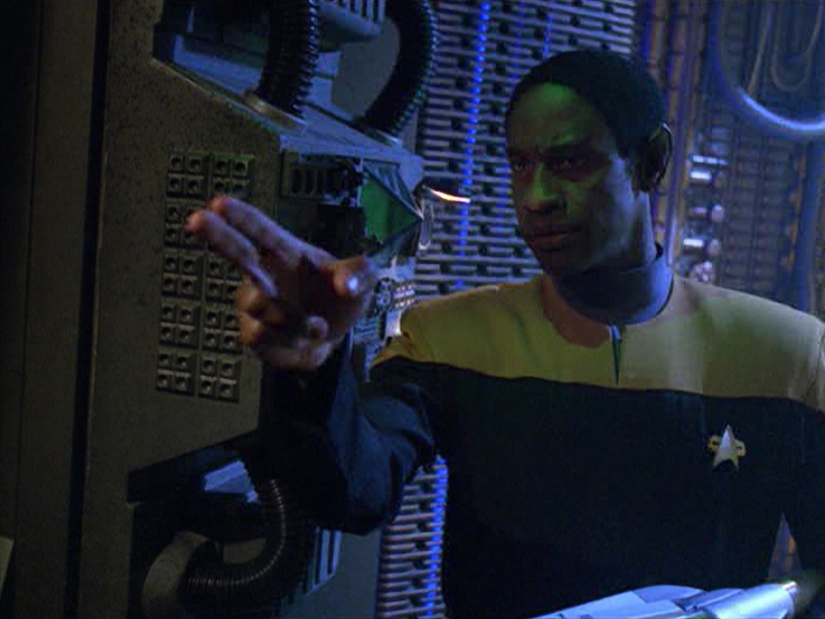 ariane179254_StarTrekVoyager_5x15_5x16_DarkFrontier_1784.jpg
