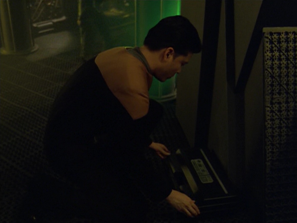 ariane179254_StarTrekVoyager_5x15_5x16_DarkFrontier_1791.jpg