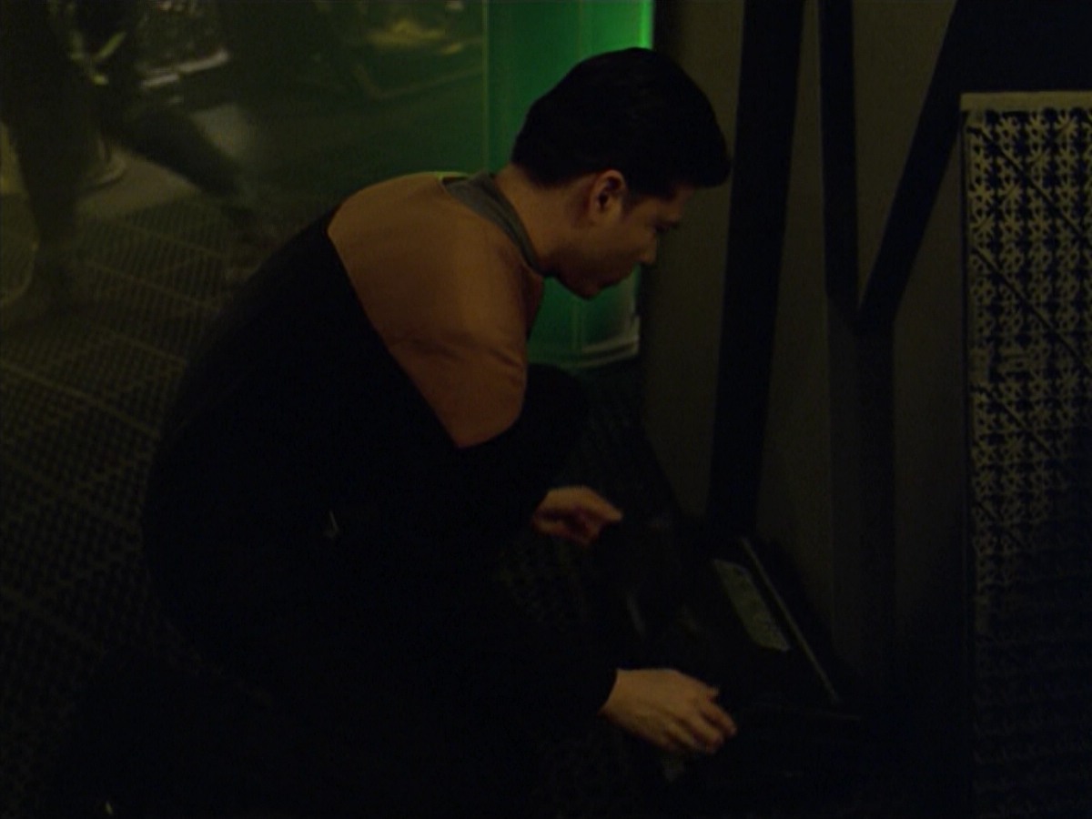 ariane179254_StarTrekVoyager_5x15_5x16_DarkFrontier_1792.jpg