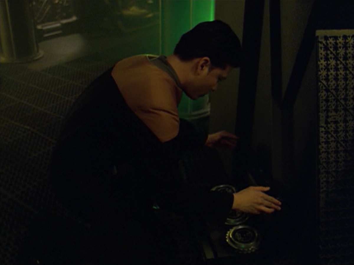 ariane179254_StarTrekVoyager_5x15_5x16_DarkFrontier_1793.jpg