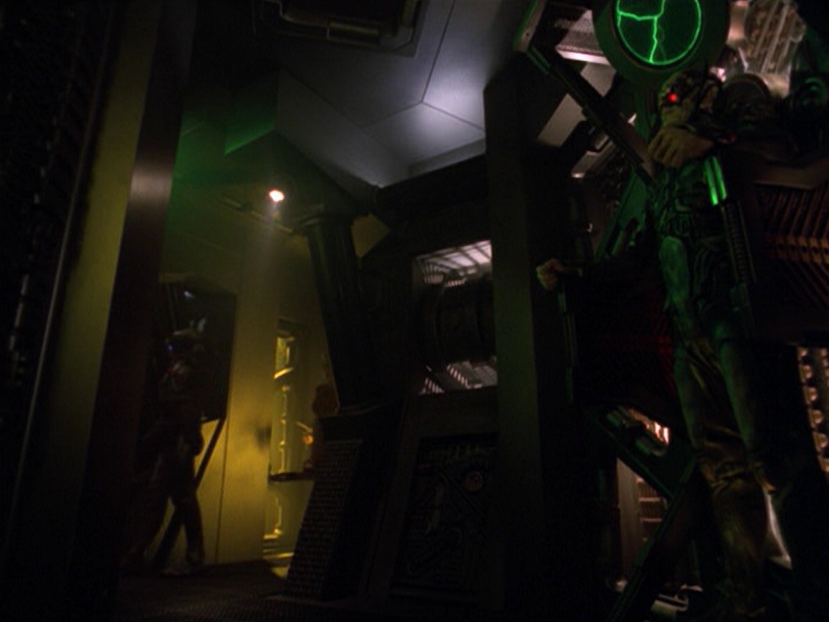 ariane179254_StarTrekVoyager_5x15_5x16_DarkFrontier_1794.jpg