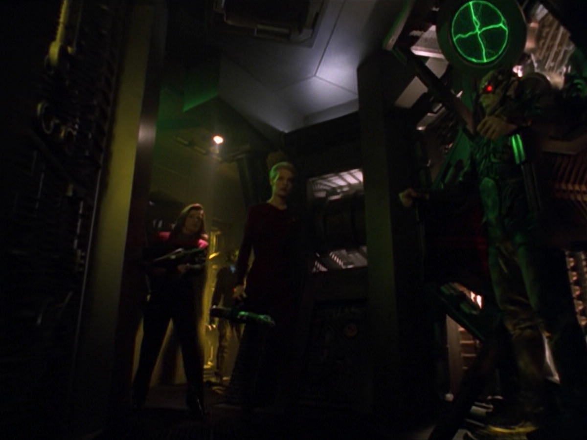 ariane179254_StarTrekVoyager_5x15_5x16_DarkFrontier_1797.jpg