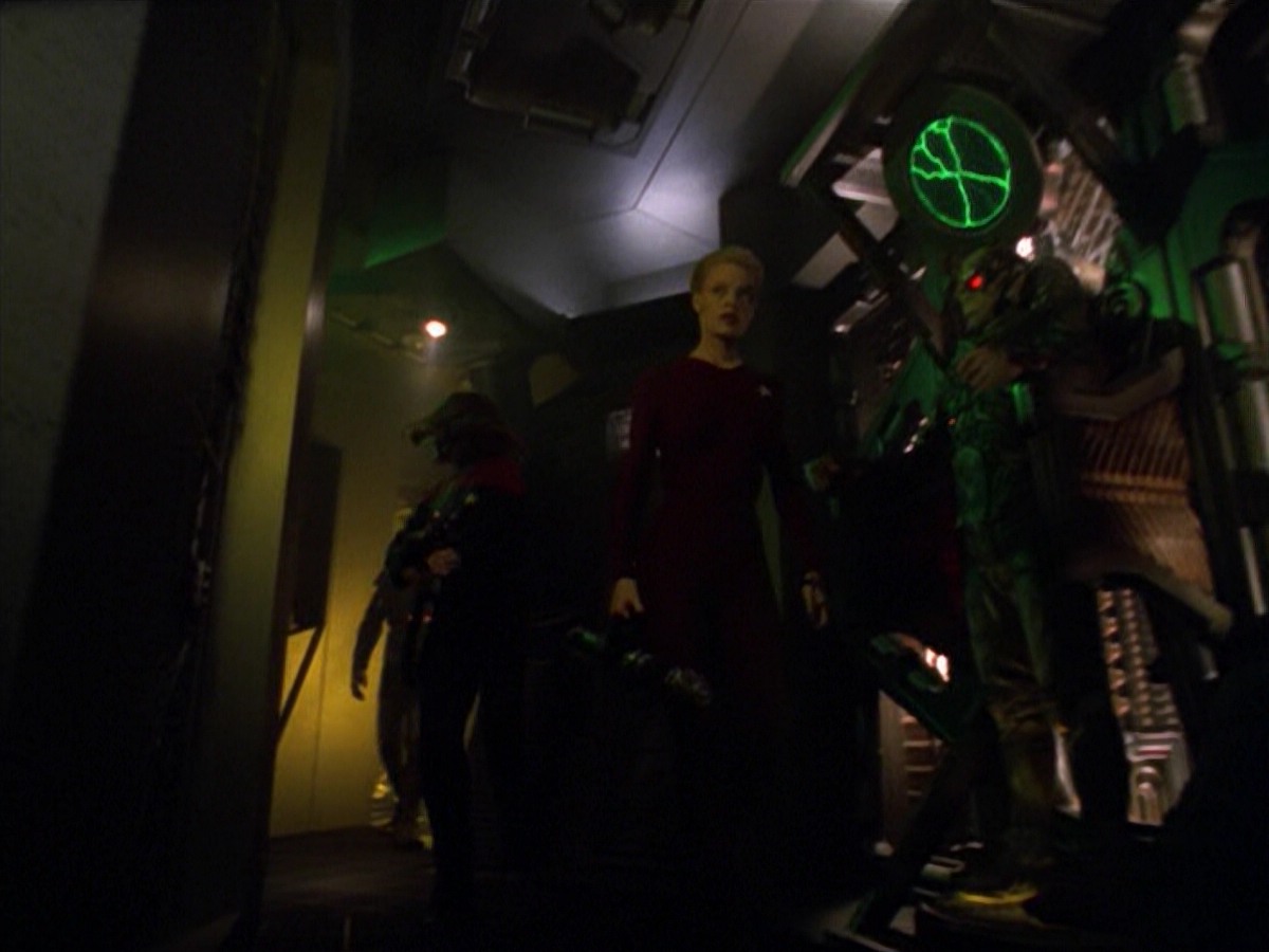 ariane179254_StarTrekVoyager_5x15_5x16_DarkFrontier_1798.jpg