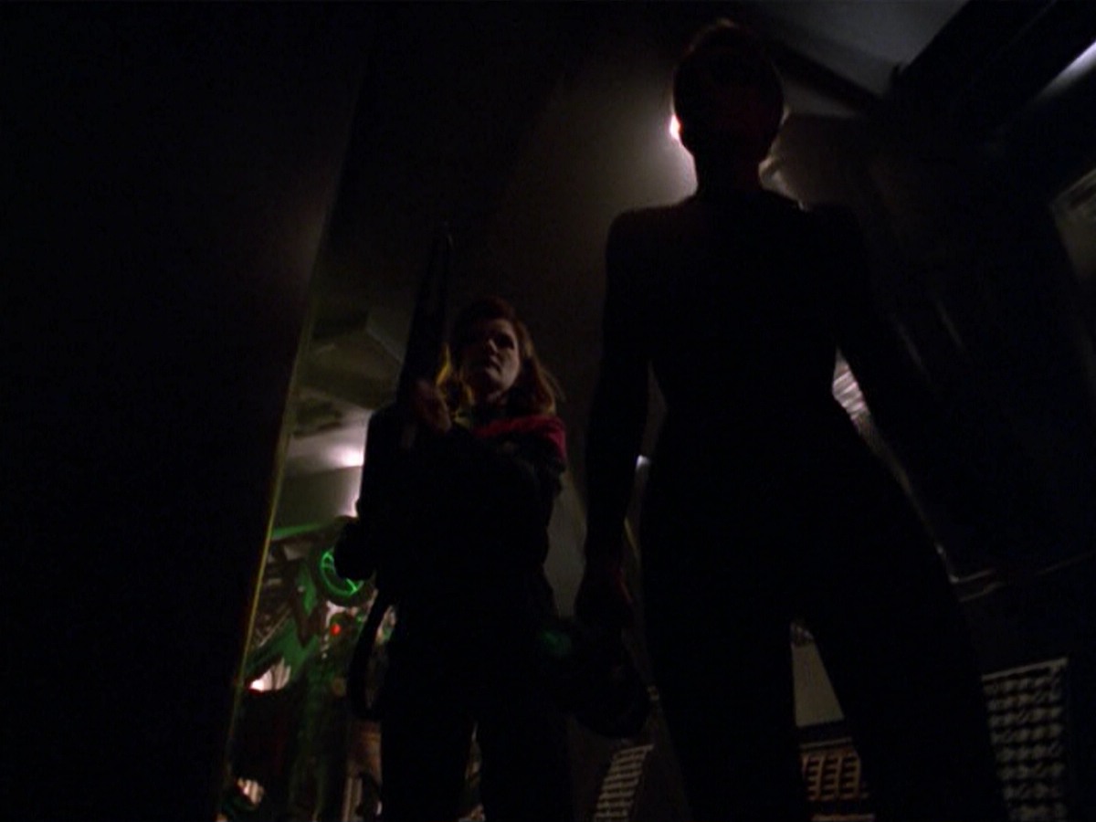 ariane179254_StarTrekVoyager_5x15_5x16_DarkFrontier_1803.jpg