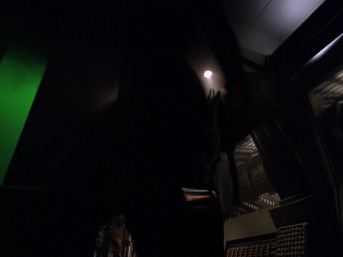 ariane179254_StarTrekVoyager_5x15_5x16_DarkFrontier_1804.jpg