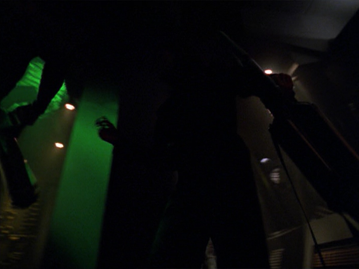 ariane179254_StarTrekVoyager_5x15_5x16_DarkFrontier_1805.jpg