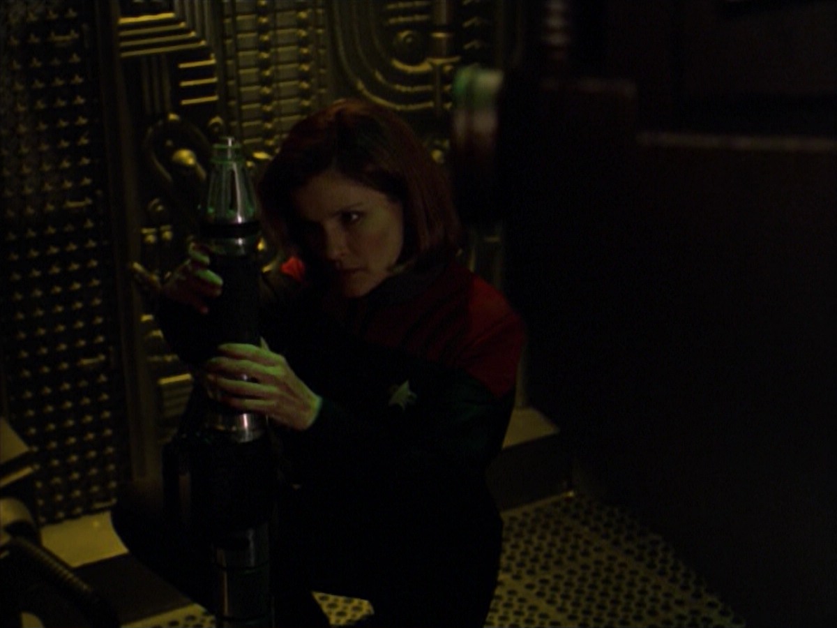 ariane179254_StarTrekVoyager_5x15_5x16_DarkFrontier_1818.jpg
