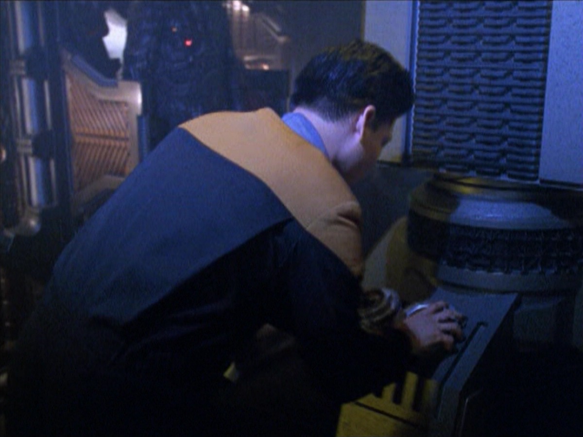 ariane179254_StarTrekVoyager_5x15_5x16_DarkFrontier_1834.jpg