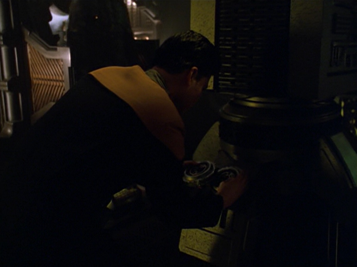 ariane179254_StarTrekVoyager_5x15_5x16_DarkFrontier_1835.jpg