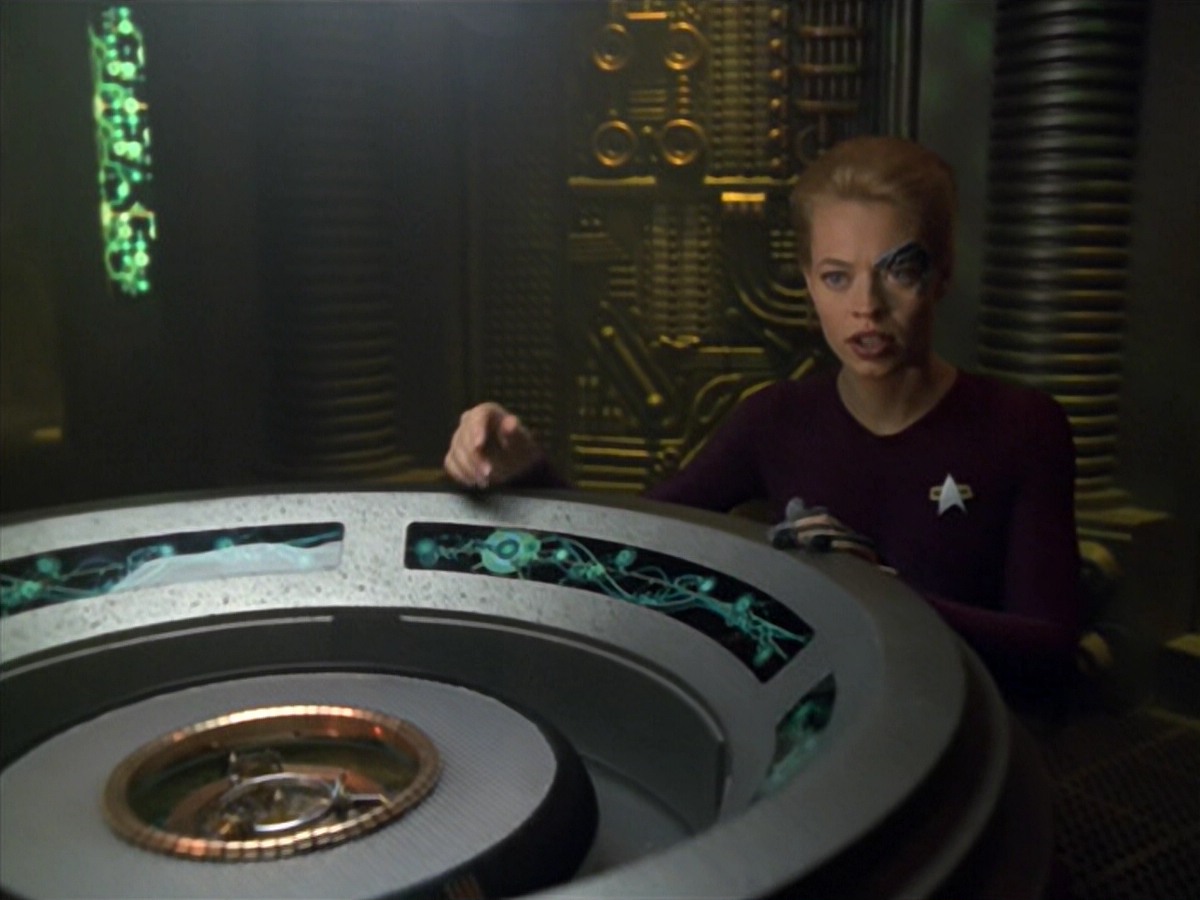 ariane179254_StarTrekVoyager_5x15_5x16_DarkFrontier_1850.jpg