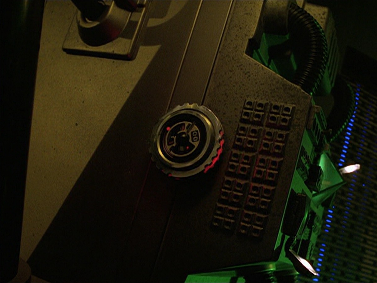 ariane179254_StarTrekVoyager_5x15_5x16_DarkFrontier_1858.jpg