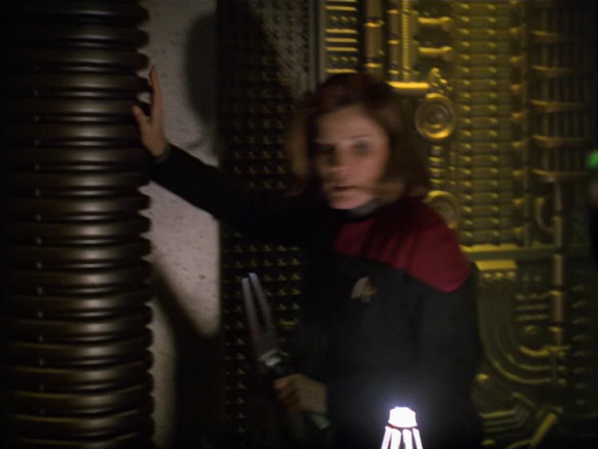 ariane179254_StarTrekVoyager_5x15_5x16_DarkFrontier_1862.jpg