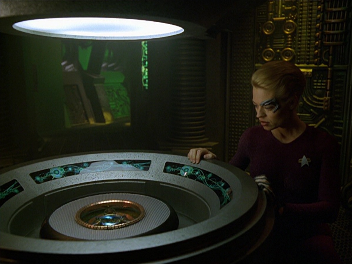 ariane179254_StarTrekVoyager_5x15_5x16_DarkFrontier_1874.jpg