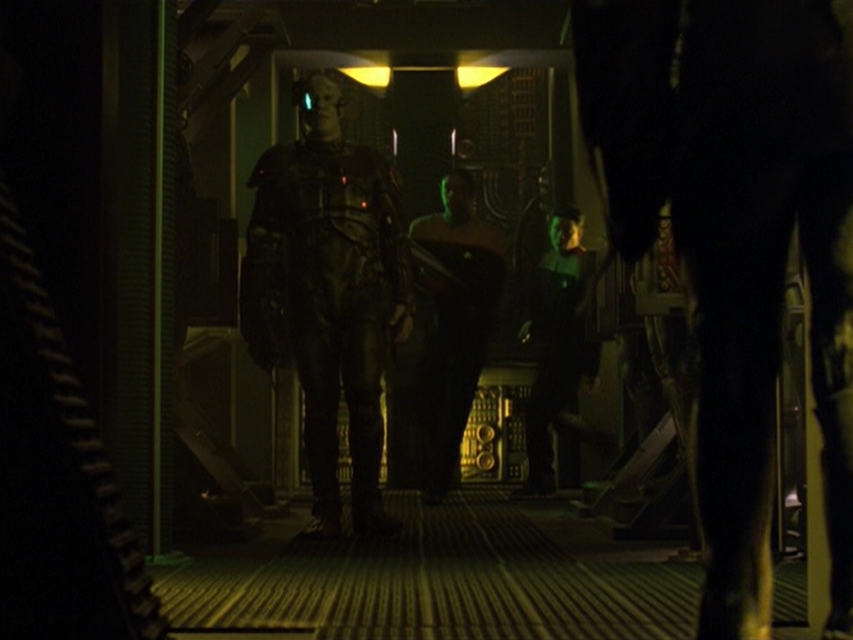 ariane179254_StarTrekVoyager_5x15_5x16_DarkFrontier_1884.jpg