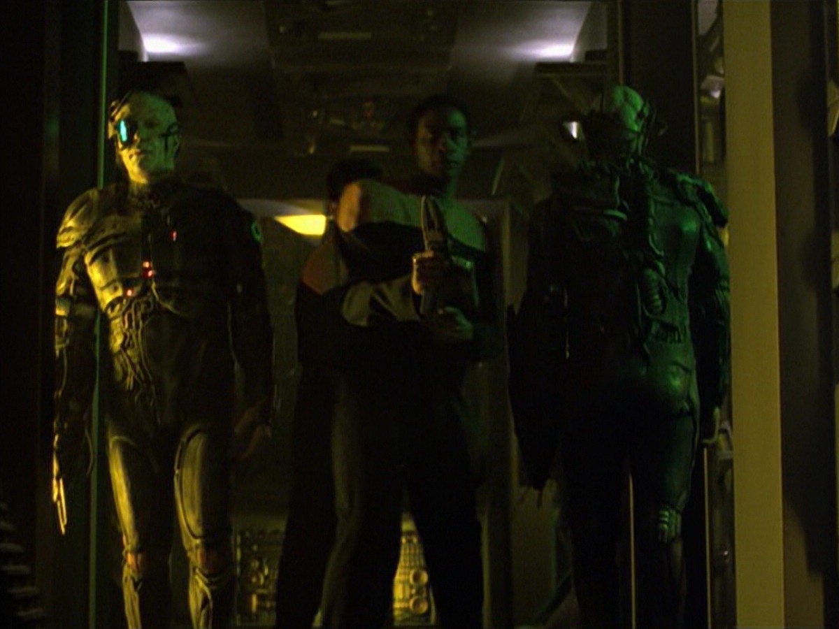 ariane179254_StarTrekVoyager_5x15_5x16_DarkFrontier_1889.jpg