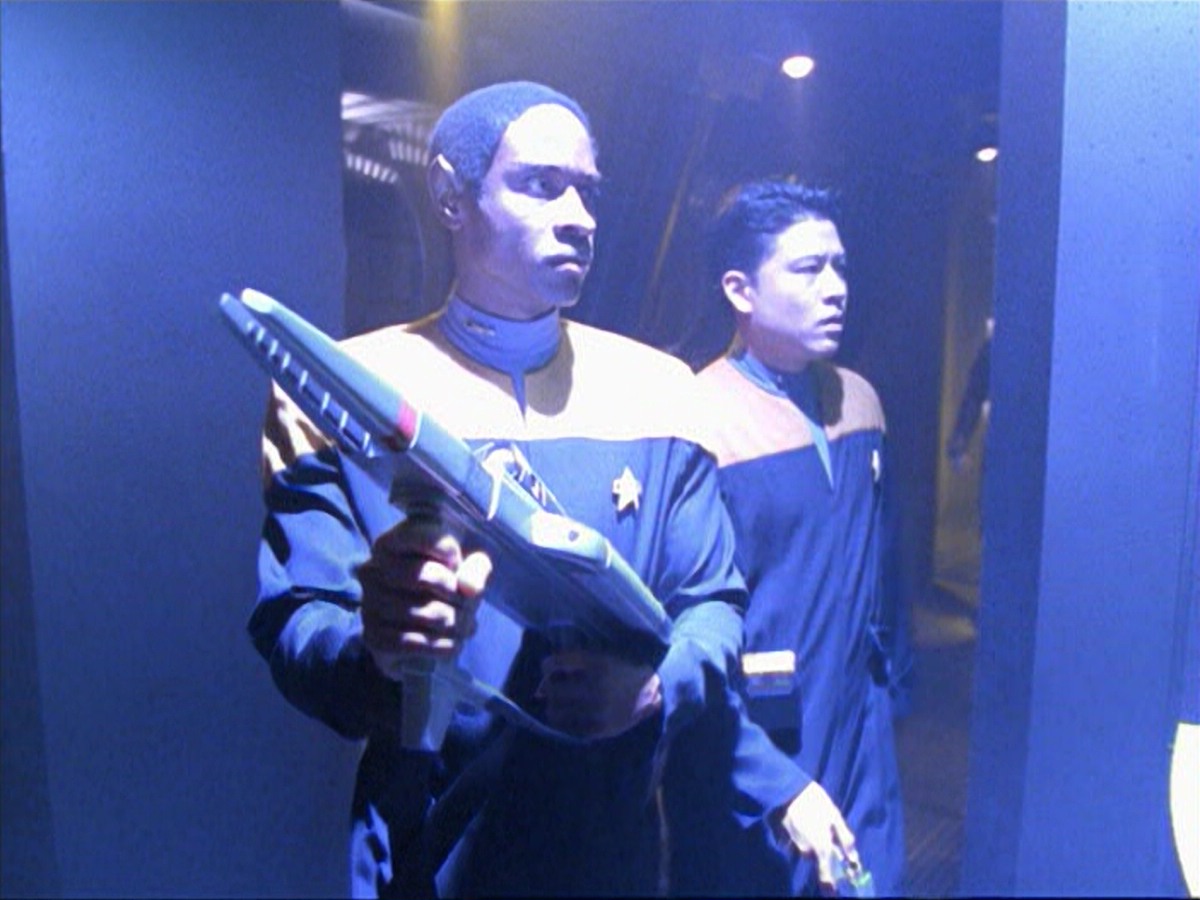 ariane179254_StarTrekVoyager_5x15_5x16_DarkFrontier_1921.jpg