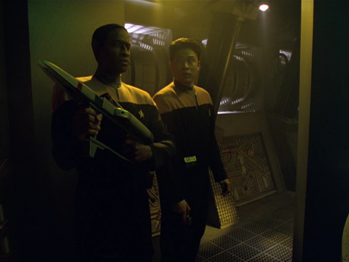 ariane179254_StarTrekVoyager_5x15_5x16_DarkFrontier_1930.jpg
