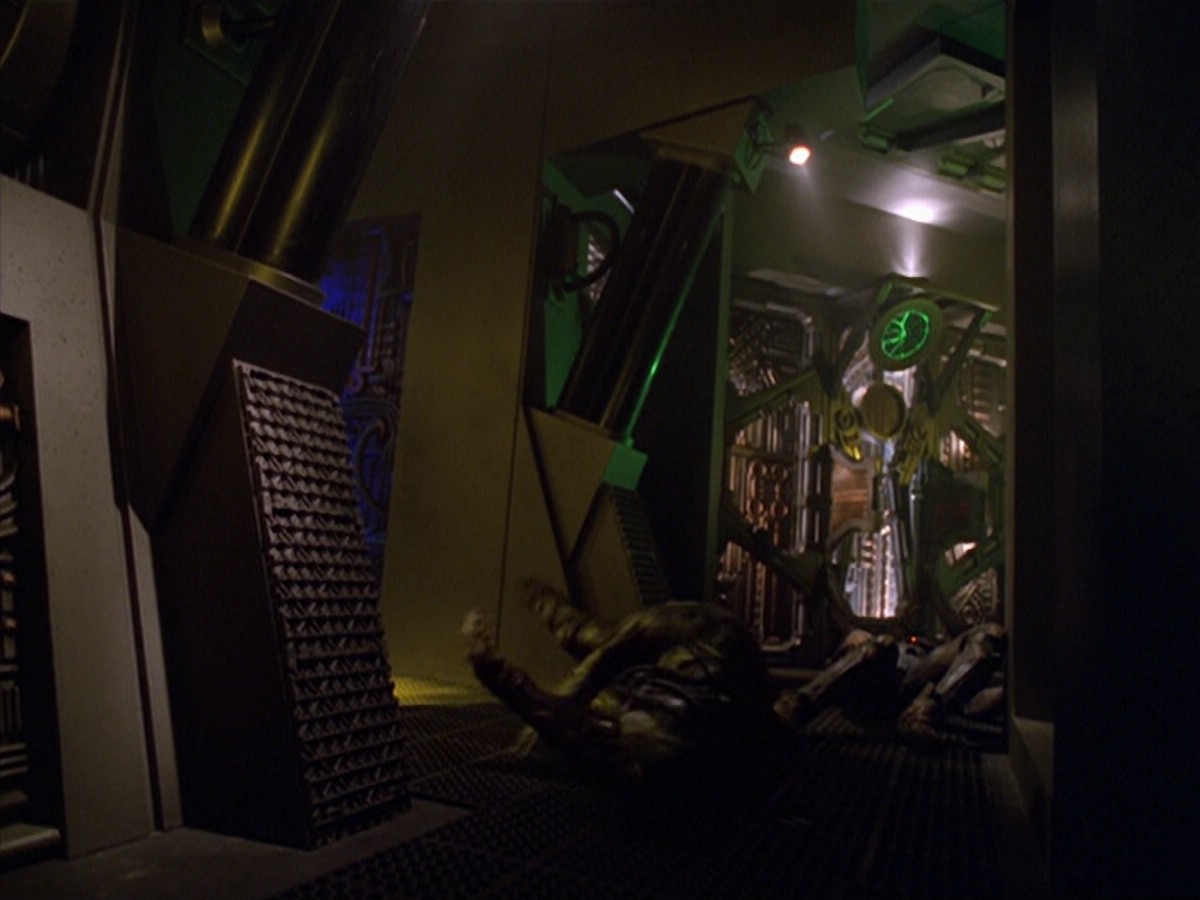 ariane179254_StarTrekVoyager_5x15_5x16_DarkFrontier_1941.jpg