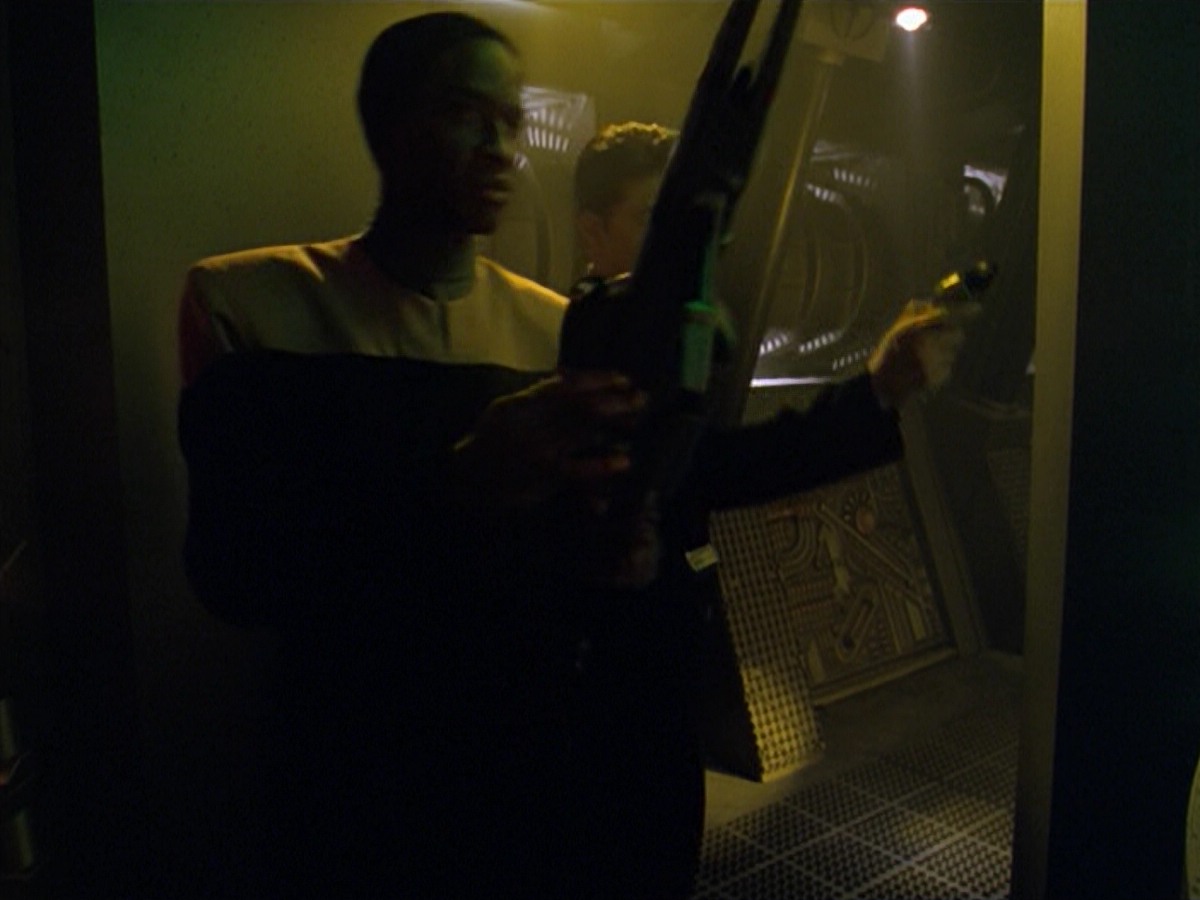 ariane179254_StarTrekVoyager_5x15_5x16_DarkFrontier_1942.jpg