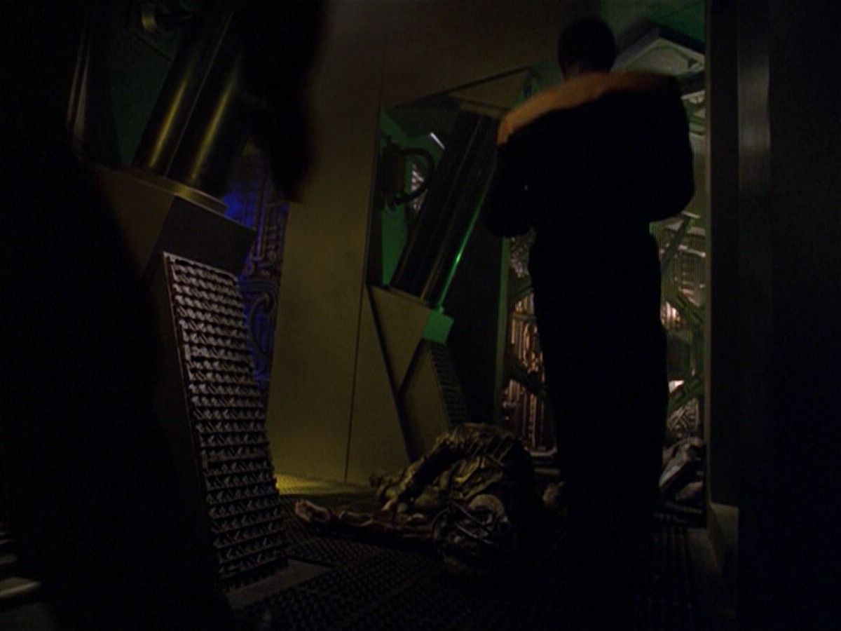 ariane179254_StarTrekVoyager_5x15_5x16_DarkFrontier_1944.jpg