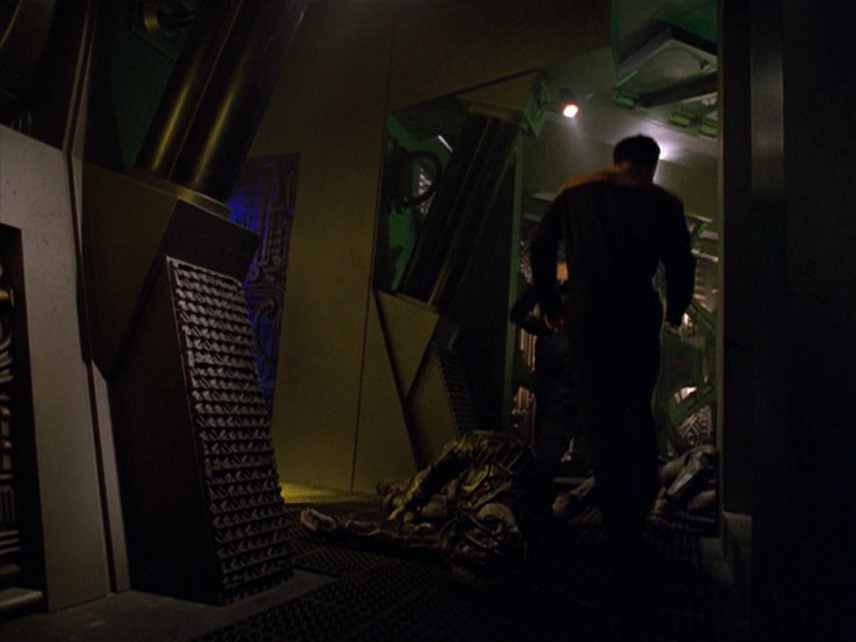 ariane179254_StarTrekVoyager_5x15_5x16_DarkFrontier_1946.jpg