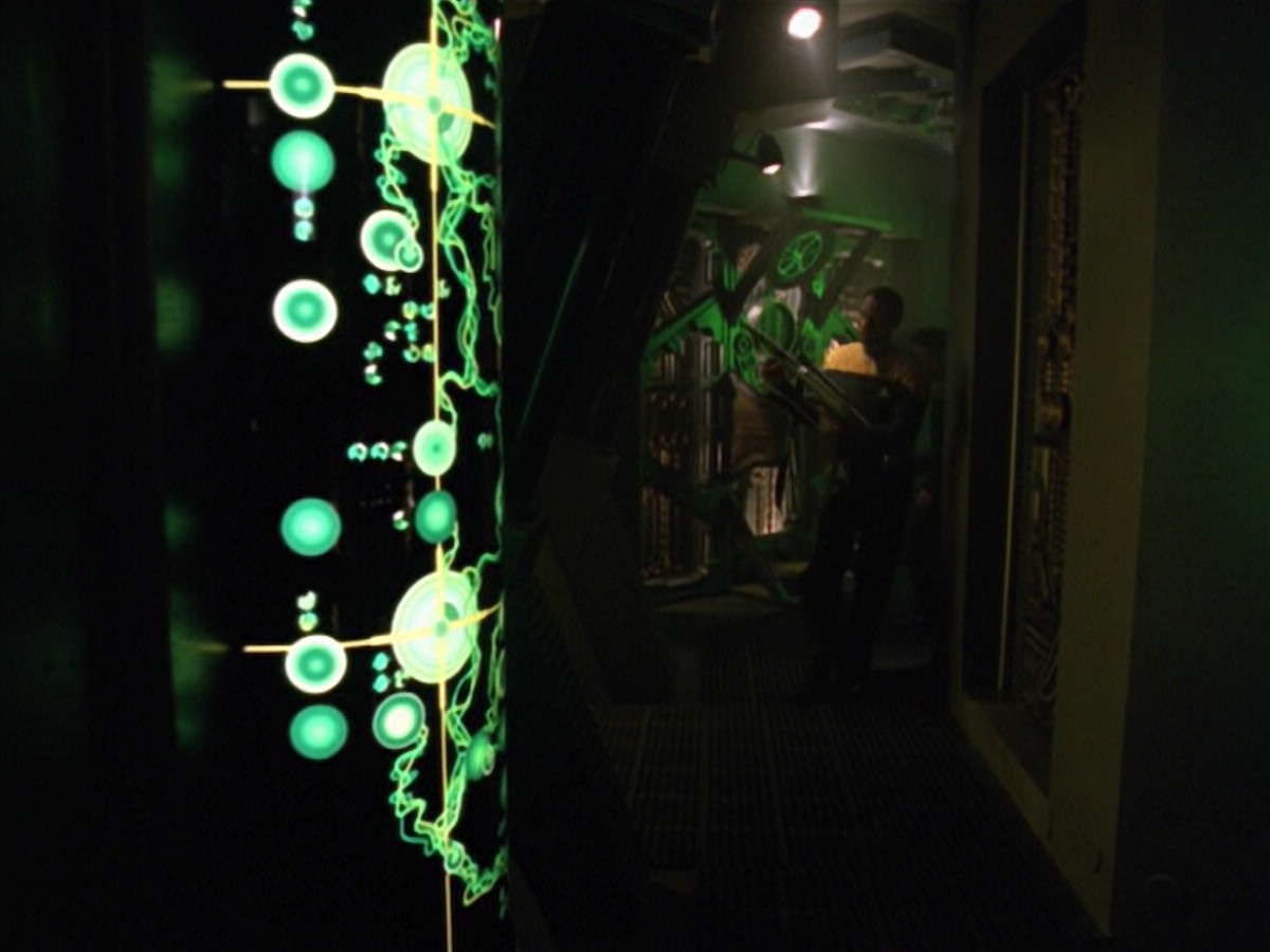 ariane179254_StarTrekVoyager_5x15_5x16_DarkFrontier_1975.jpg