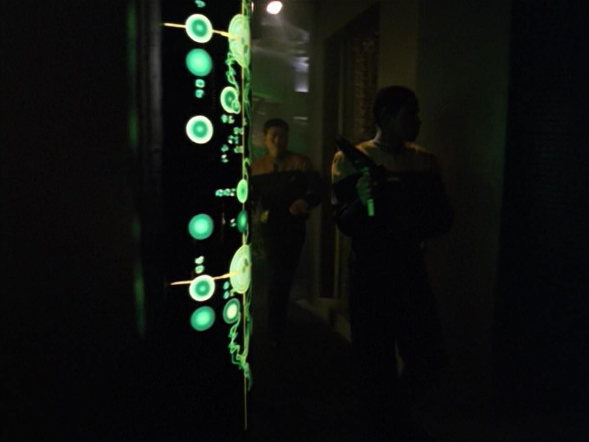 ariane179254_StarTrekVoyager_5x15_5x16_DarkFrontier_1977.jpg
