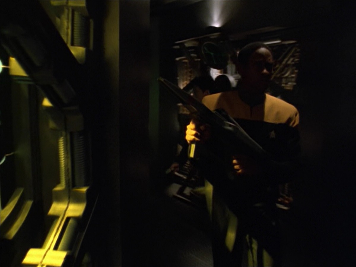 ariane179254_StarTrekVoyager_5x15_5x16_DarkFrontier_1980.jpg