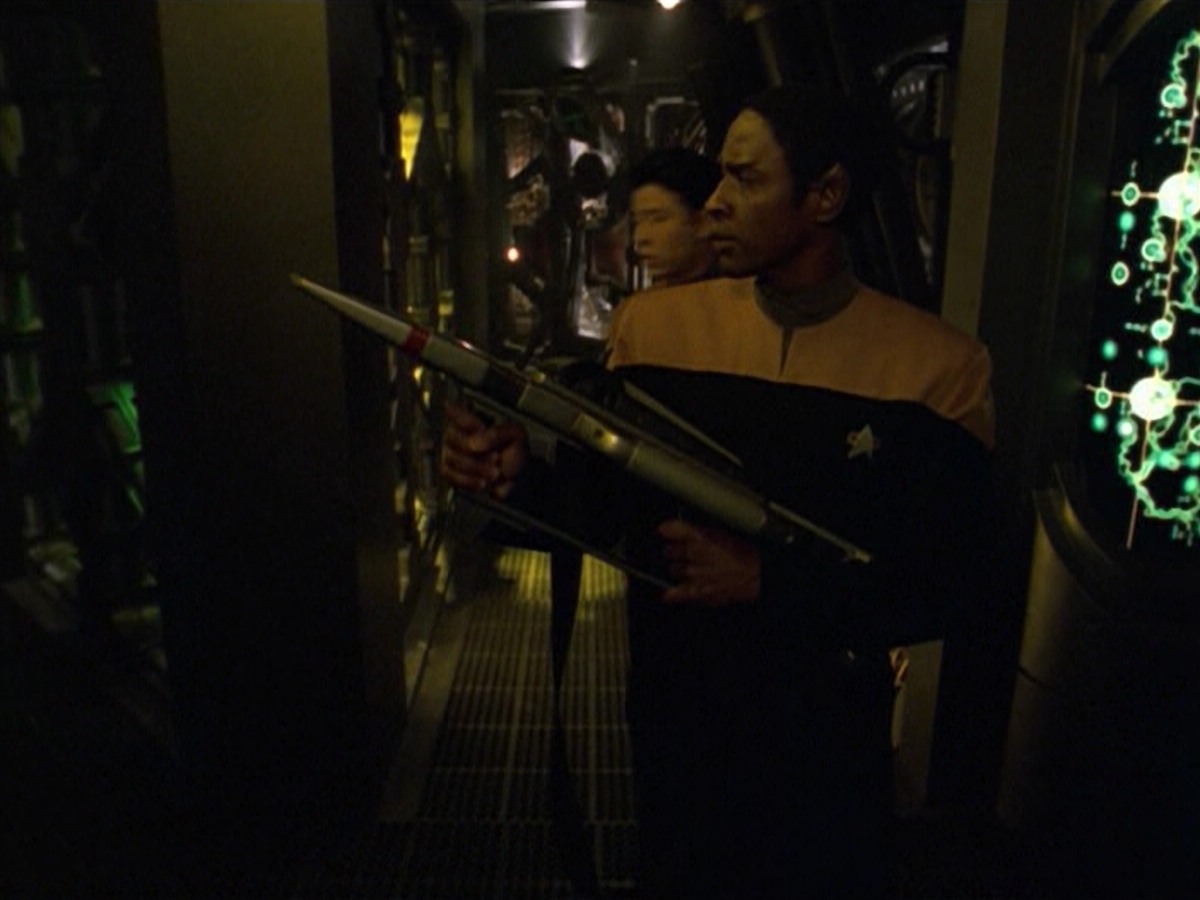 ariane179254_StarTrekVoyager_5x15_5x16_DarkFrontier_1984.jpg