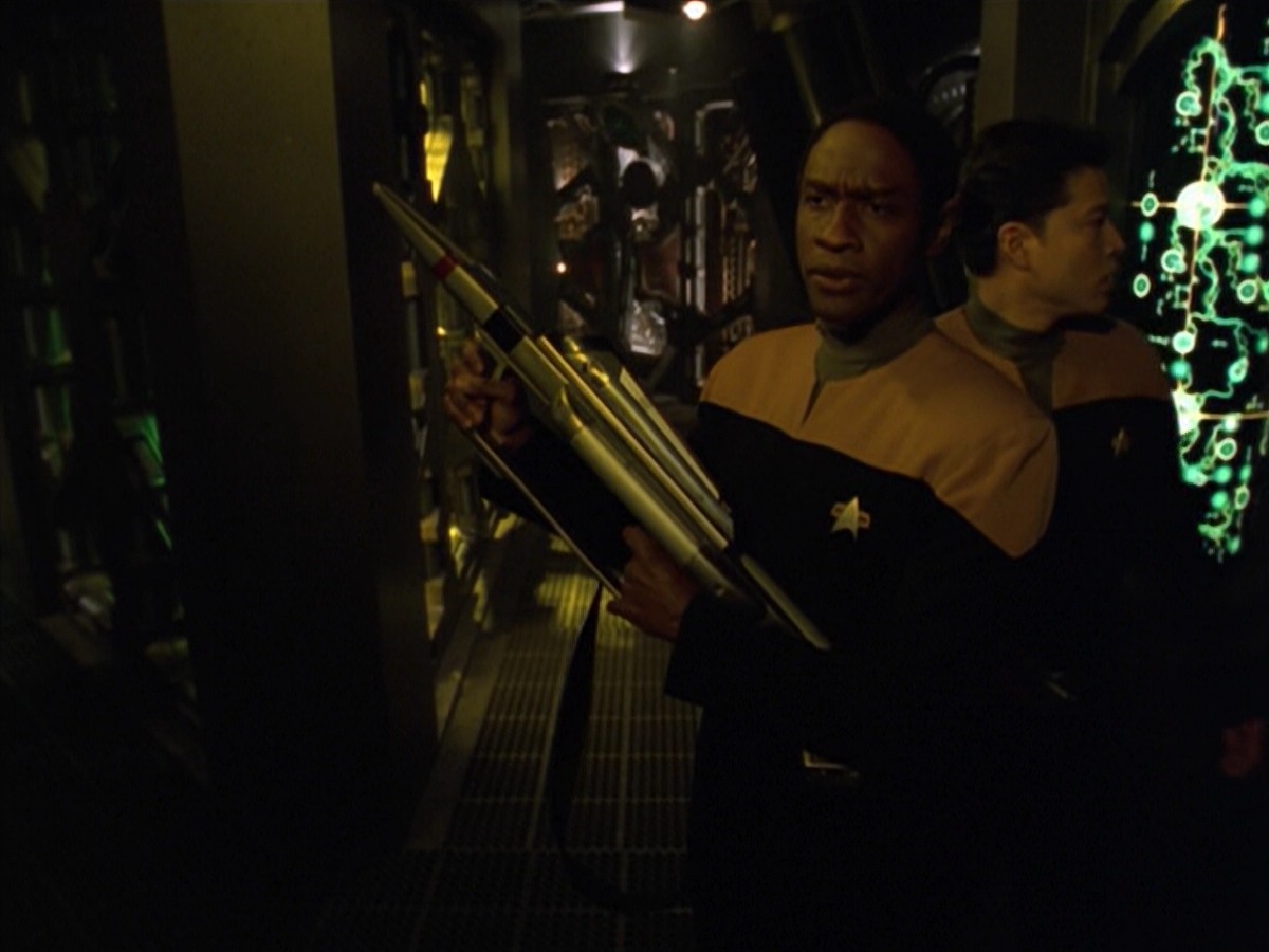ariane179254_StarTrekVoyager_5x15_5x16_DarkFrontier_1989.jpg