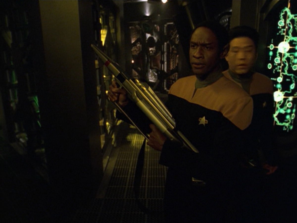 ariane179254_StarTrekVoyager_5x15_5x16_DarkFrontier_1992.jpg