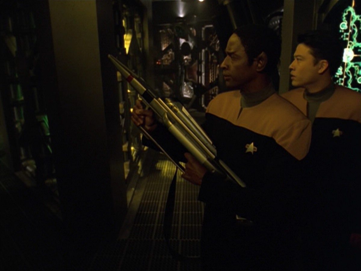 ariane179254_StarTrekVoyager_5x15_5x16_DarkFrontier_1993.jpg