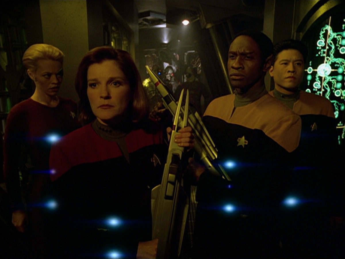 ariane179254_StarTrekVoyager_5x15_5x16_DarkFrontier_2001.jpg
