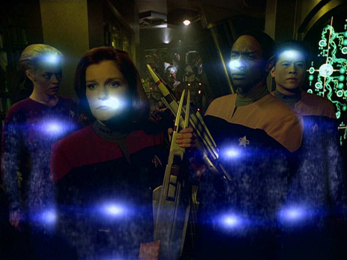 ariane179254_StarTrekVoyager_5x15_5x16_DarkFrontier_2002.jpg