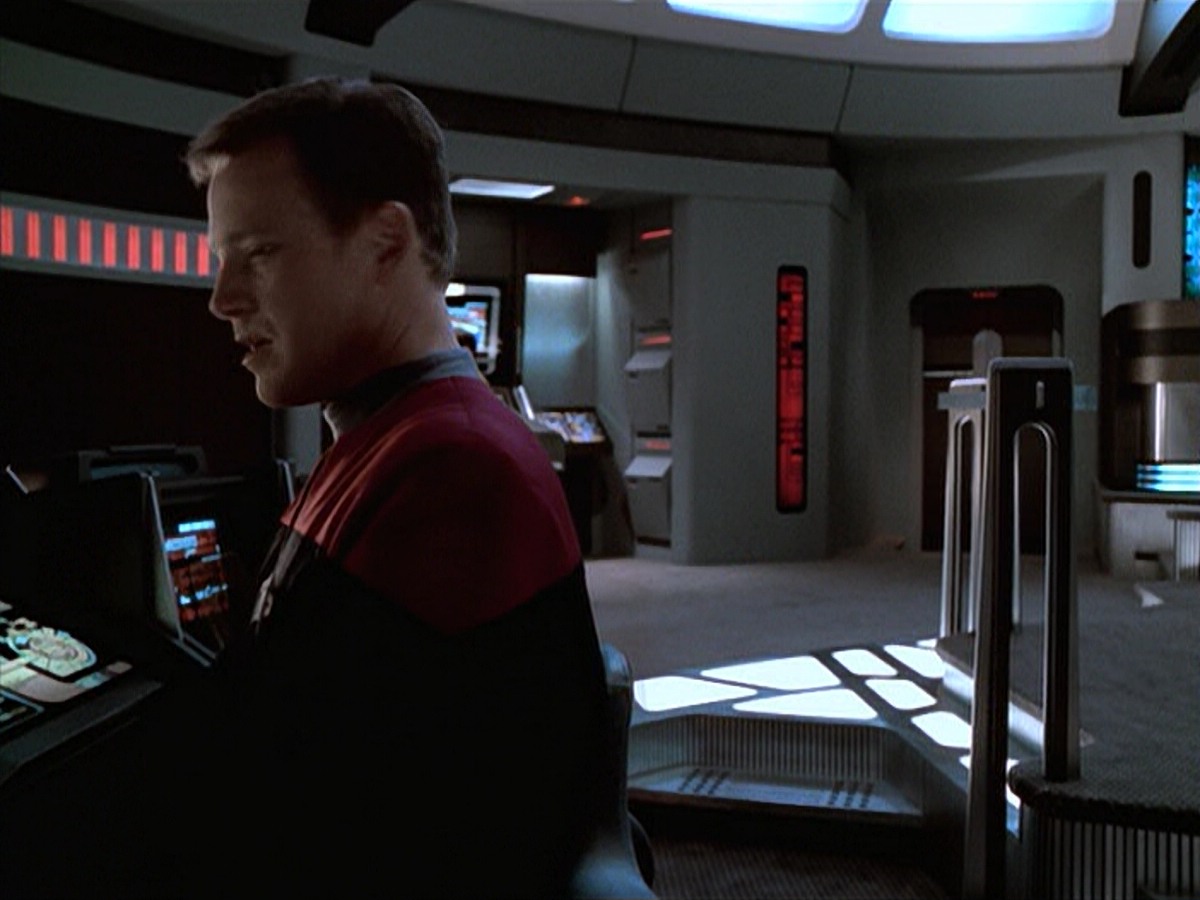 ariane179254_StarTrekVoyager_5x15_5x16_DarkFrontier_2003.jpg