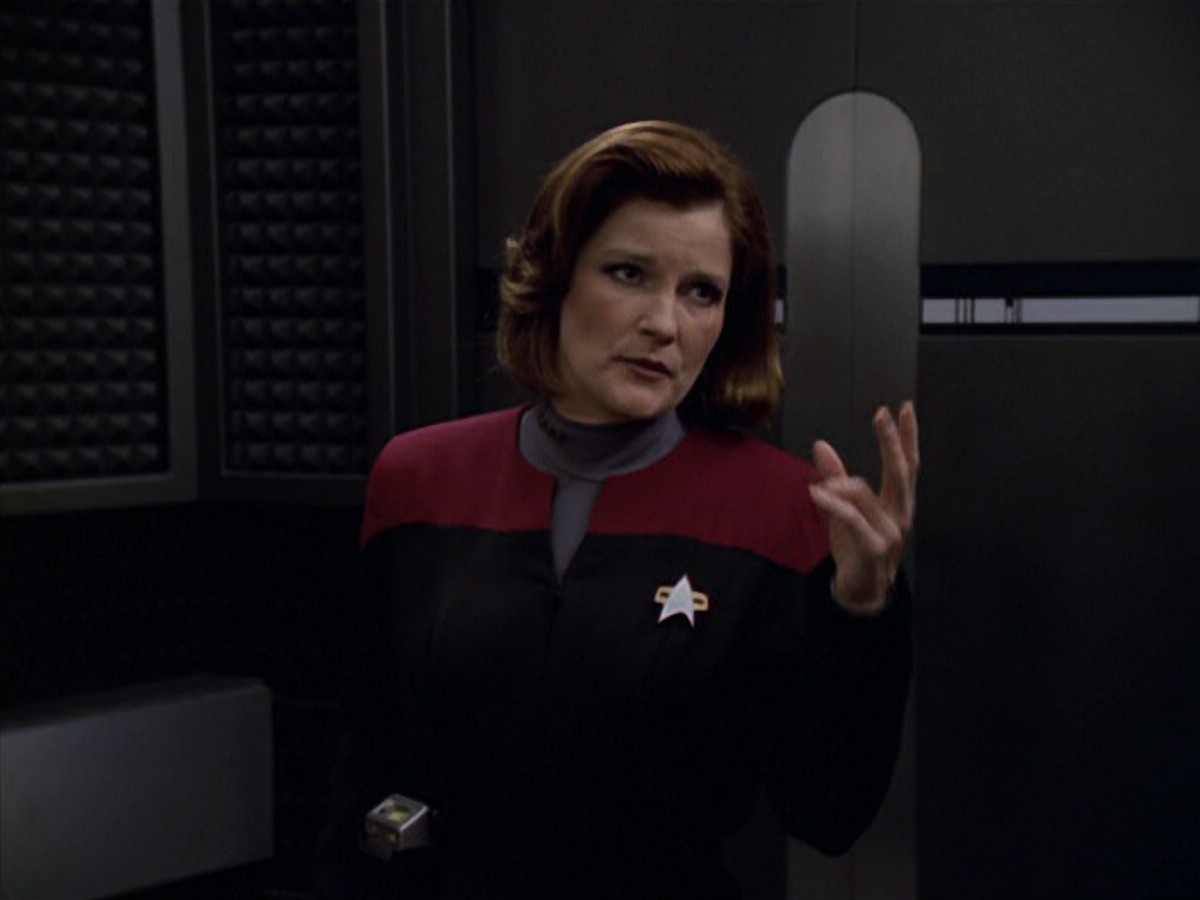 ariane179254_StarTrekVoyager_5x15_5x16_DarkFrontier_2046.jpg