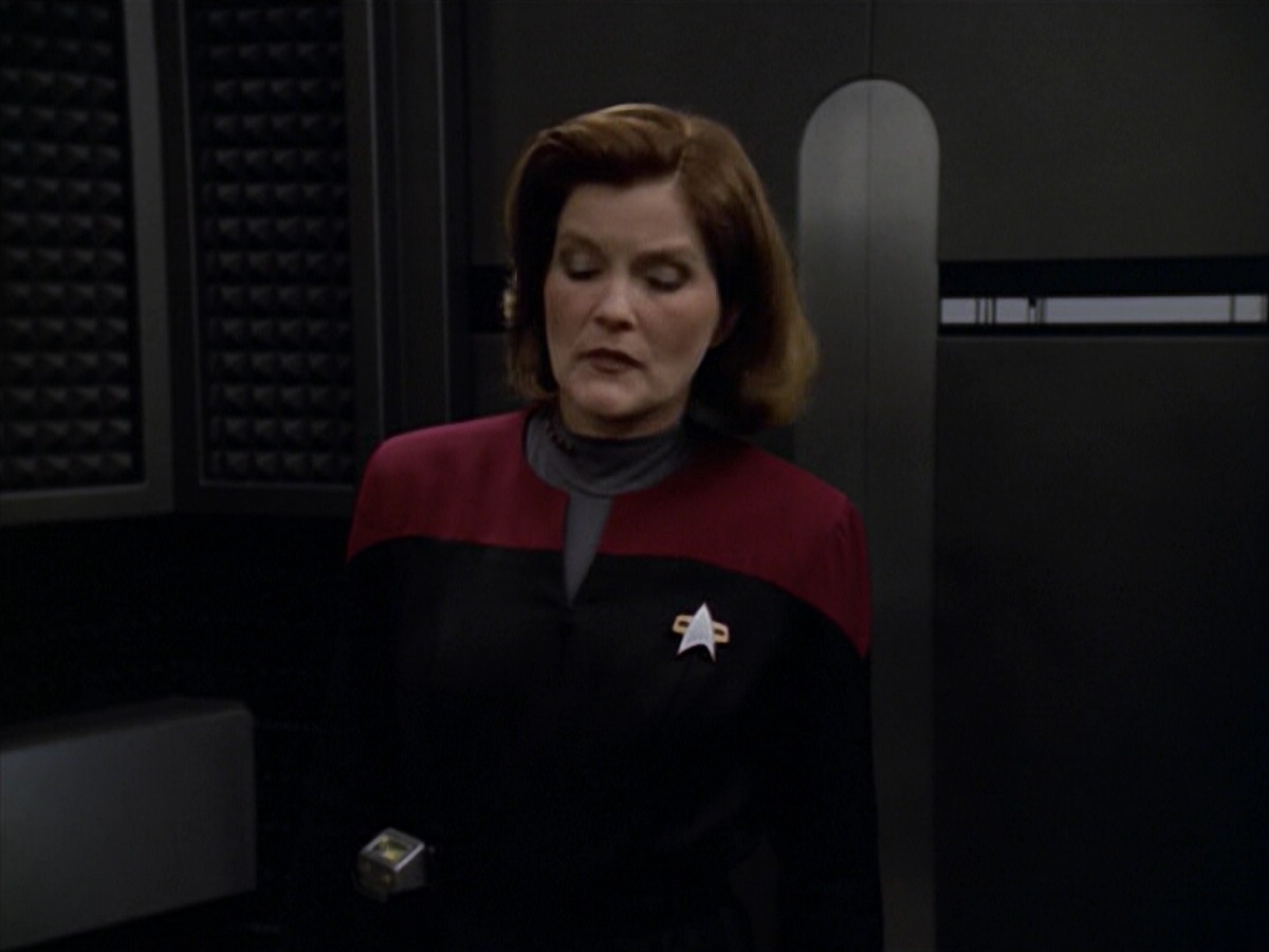 ariane179254_StarTrekVoyager_5x15_5x16_DarkFrontier_2056.jpg
