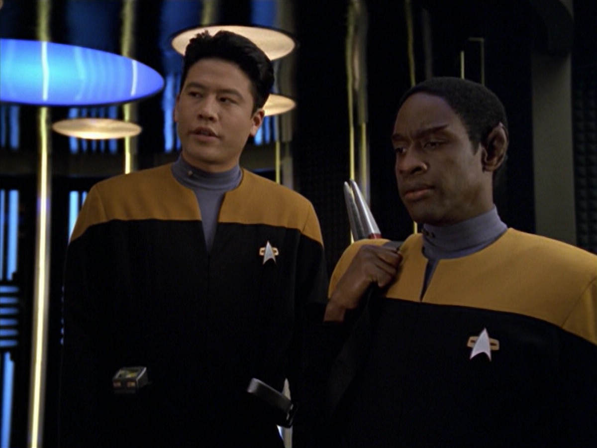 ariane179254_StarTrekVoyager_5x15_5x16_DarkFrontier_2064.jpg