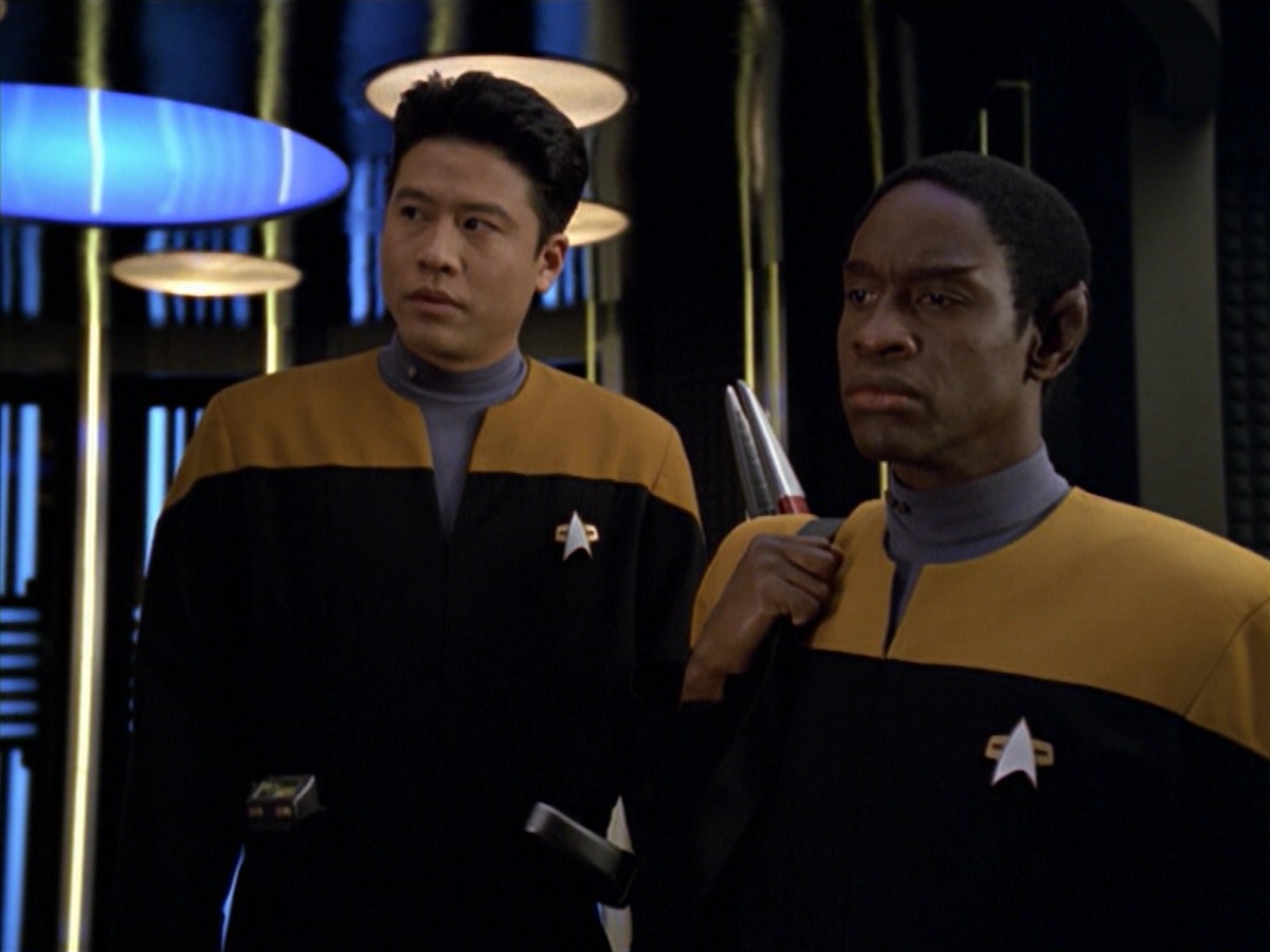 ariane179254_StarTrekVoyager_5x15_5x16_DarkFrontier_2076.jpg