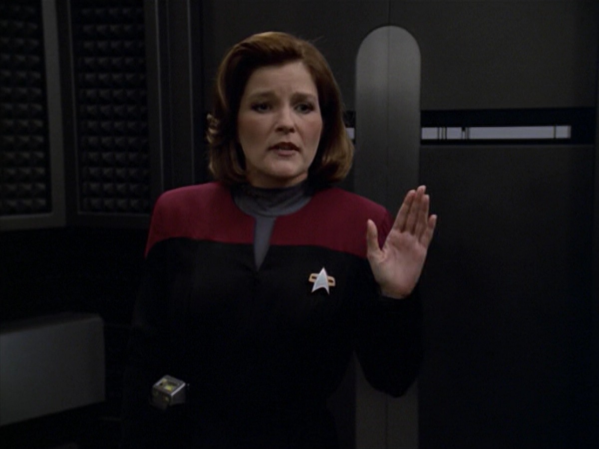 ariane179254_StarTrekVoyager_5x15_5x16_DarkFrontier_2084.jpg