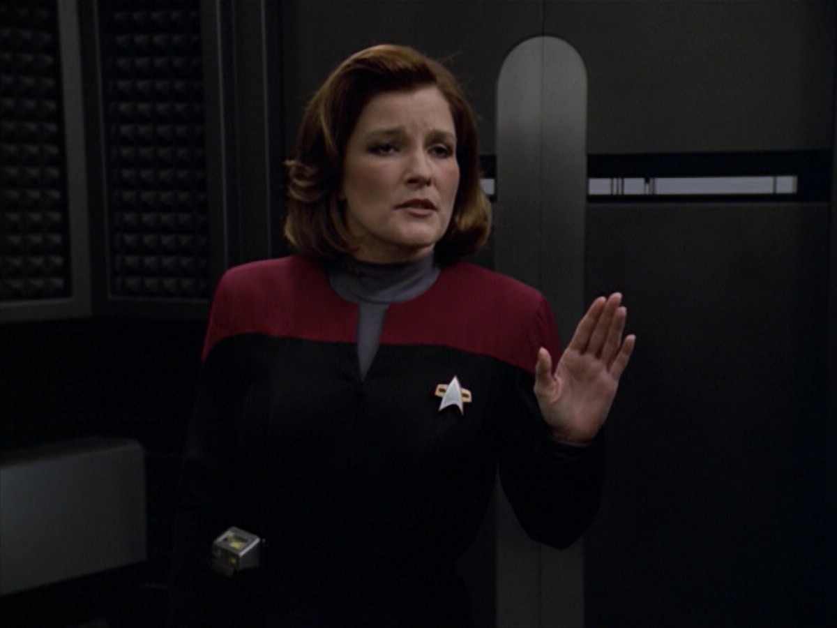 ariane179254_StarTrekVoyager_5x15_5x16_DarkFrontier_2085.jpg
