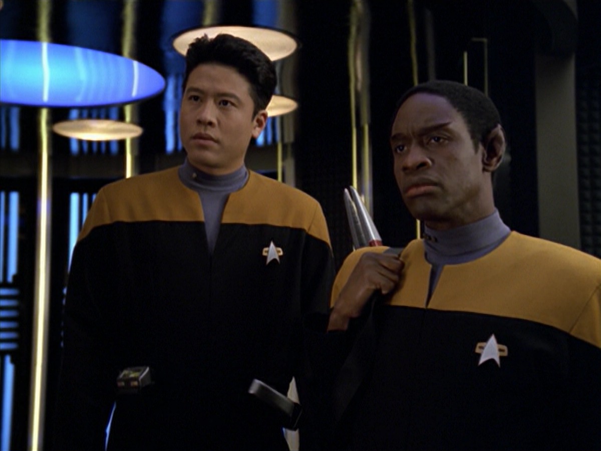 ariane179254_StarTrekVoyager_5x15_5x16_DarkFrontier_2088.jpg