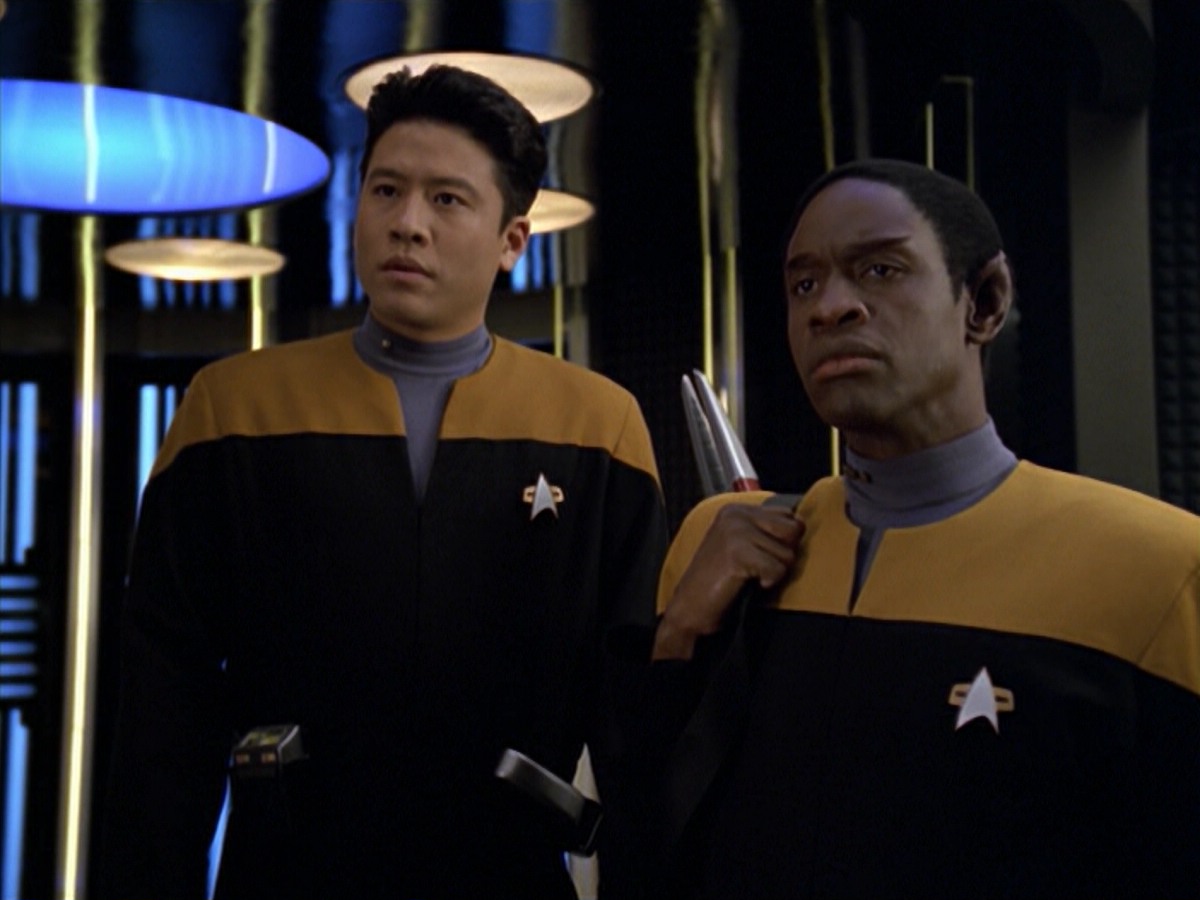 ariane179254_StarTrekVoyager_5x15_5x16_DarkFrontier_2089.jpg