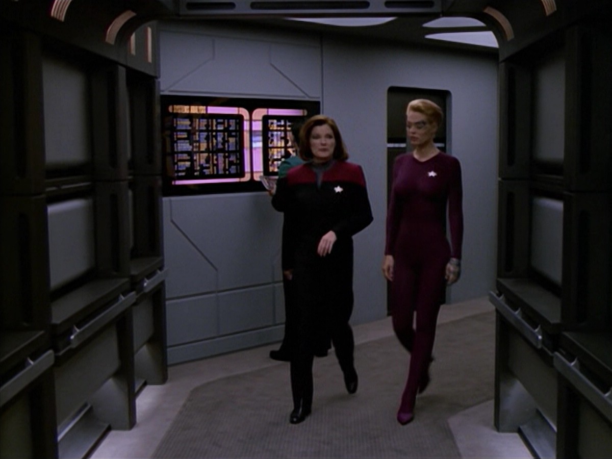 ariane179254_StarTrekVoyager_5x15_5x16_DarkFrontier_2101.jpg