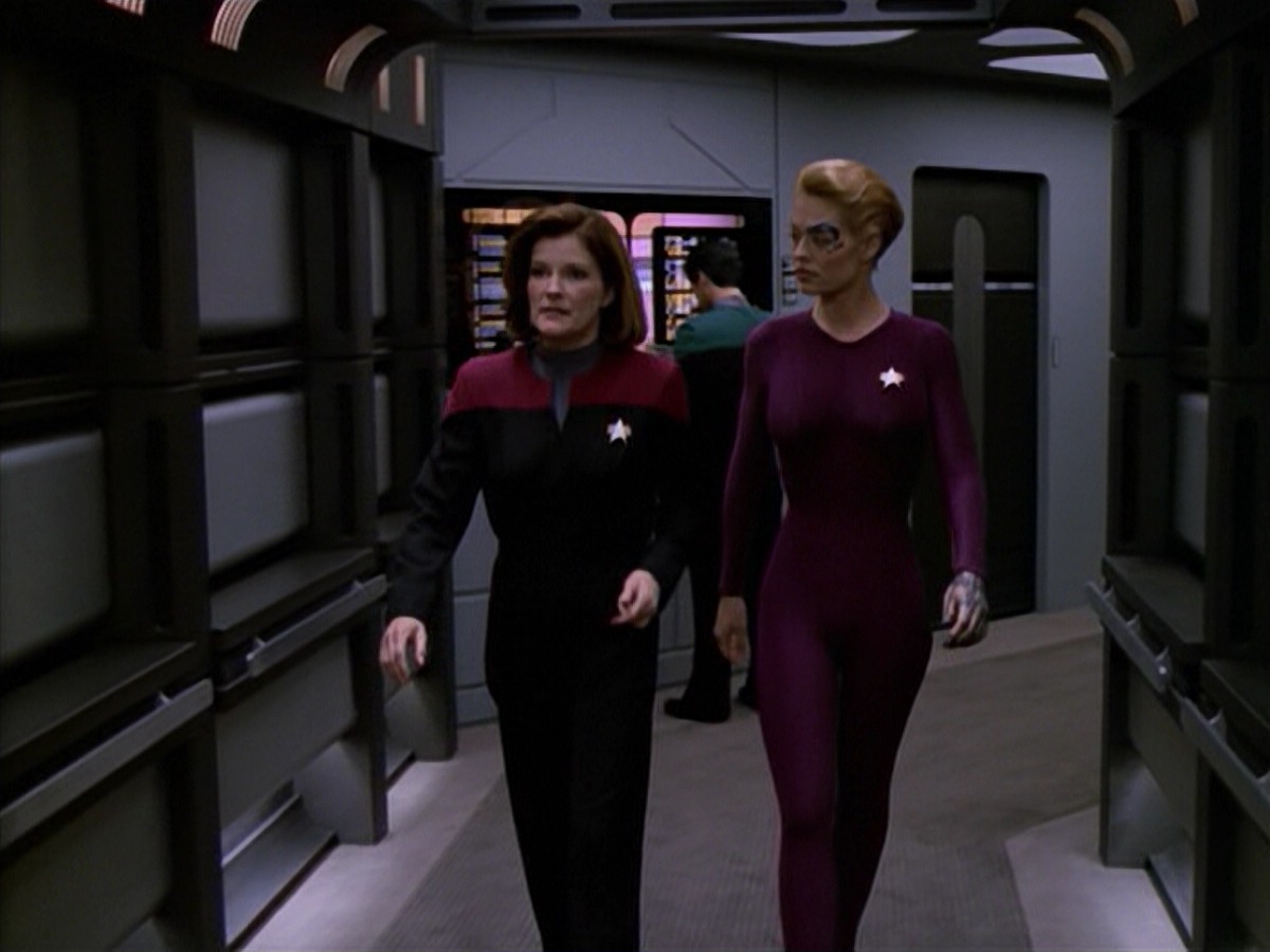 ariane179254_StarTrekVoyager_5x15_5x16_DarkFrontier_2103.jpg