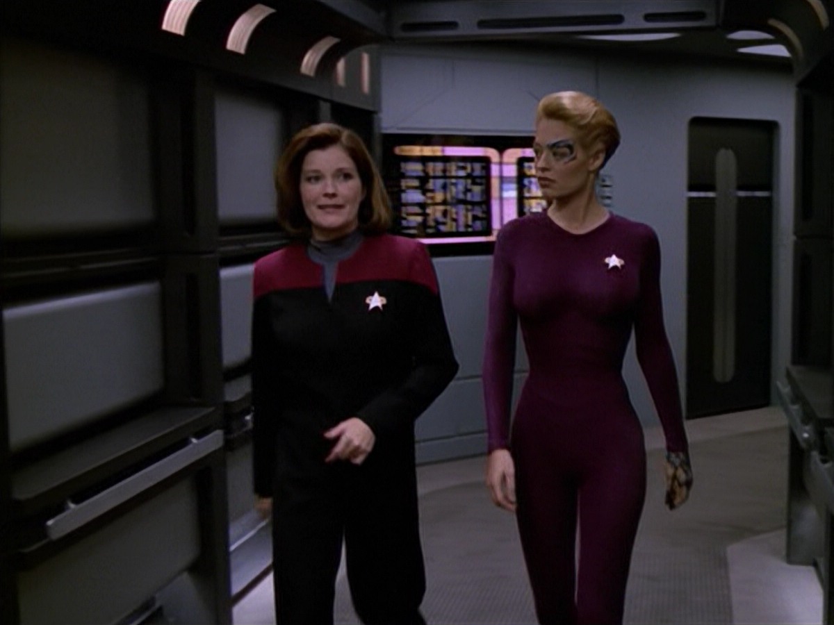 ariane179254_StarTrekVoyager_5x15_5x16_DarkFrontier_2104.jpg